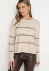 Beżowy Sweter w Paski z Wyhaftowanymi Serduszkami Nerisea. Brązowe swetry nierozpinane damskie Born2be, bez wzorów, eleganckie, bez kołnierzyka, bez ramiączek. Za 74.99 zł.